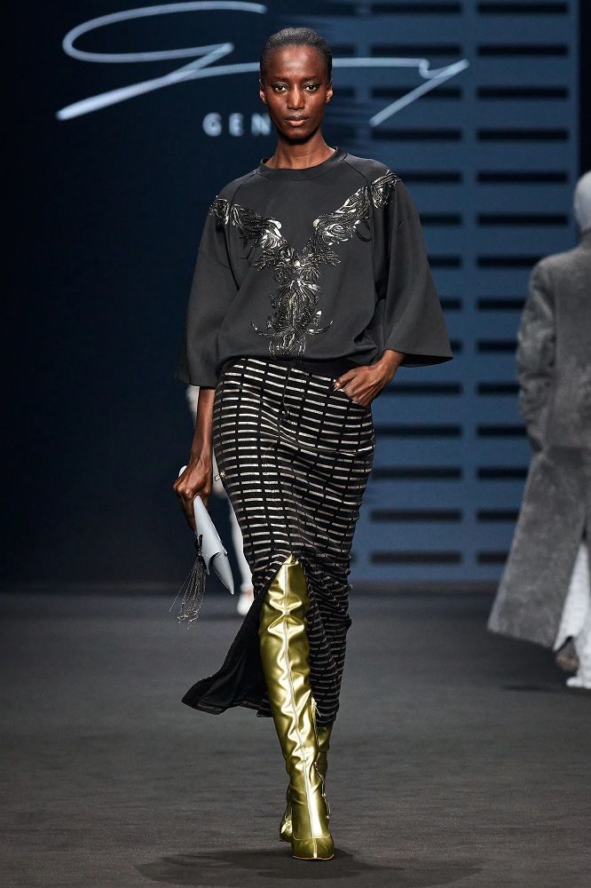 FW23 trend: metallic boots How disco boots can give fall looks a twist | Image 465958