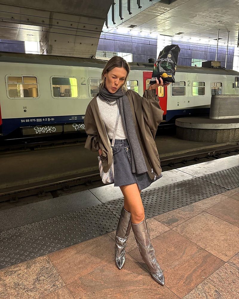 FW23 trend: metallic boots How disco boots can give fall looks a twist | Image 465999