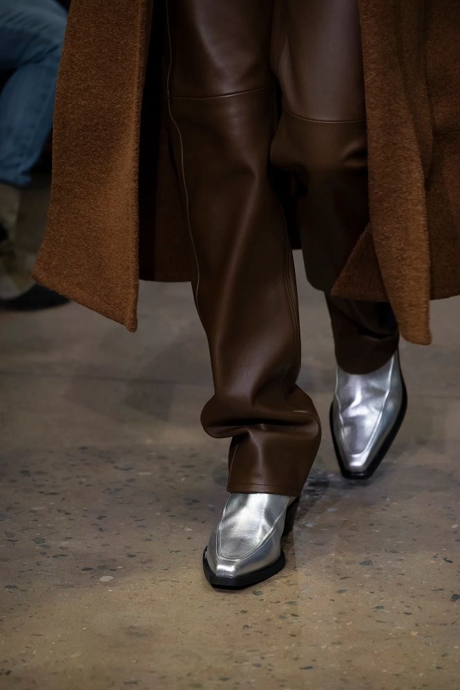 FW23 trend: metallic boots How disco boots can give fall looks a twist | Image 465997