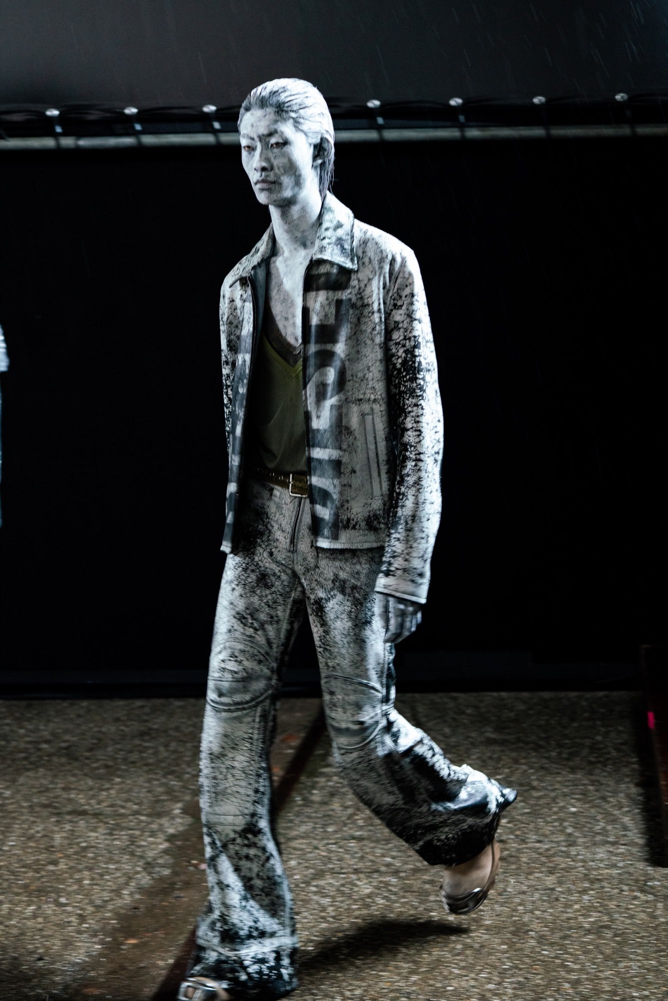 L'estasi del rave alla SS24 di Diesel «Diesel for the people. Diesel for the party» | Image 468867