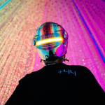 Lewis Hamilton's new helmet made by Hajime Sorayama A special collaboration ahead of the Suzuka Grand Prix