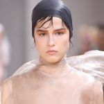 Milan Fashion Week, all the beauty trends we saw Graphic eyes with saturated colour and hair with unstructured waves: SS24 inspirations to copy