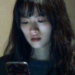 Si può cercare lavoro sulle dating app? Mentre Tinder sta provando a limitare questo fenomeno, Grindr lo incoraggia