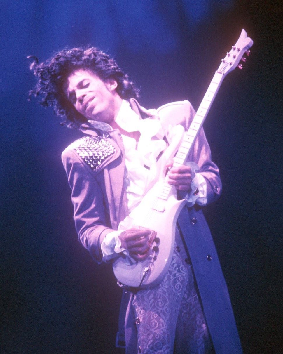 Prince aveva insegnato che a tutti serve un tocco di viola Ma giusto un tocco