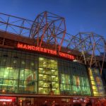 Old Trafford cade a pezzi Letteralmente