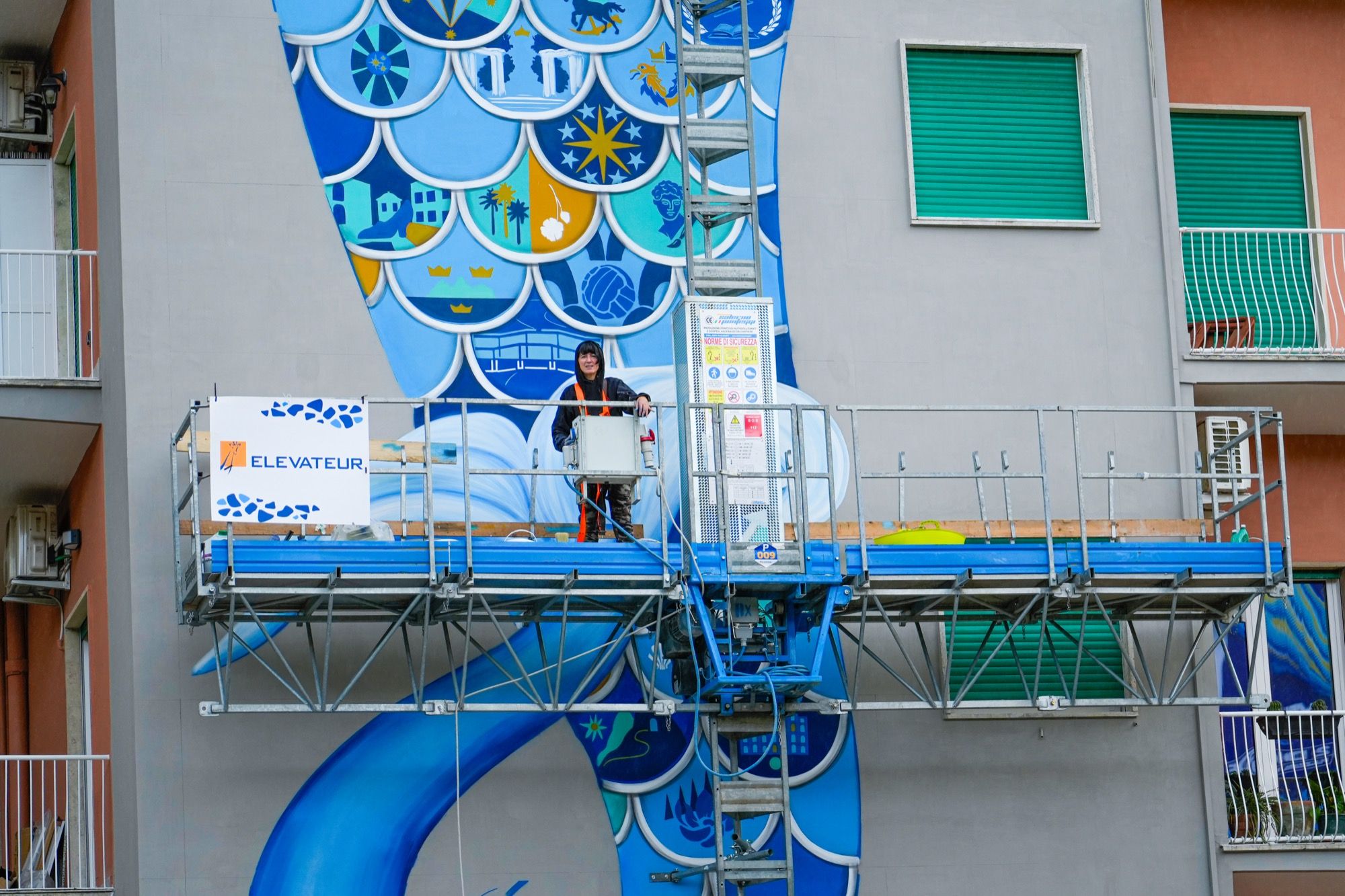 Voiello omaggia Napoli con il progetto MIEZ’A VIA Celebrando la napoletanità attraverso la street art | Image 478684