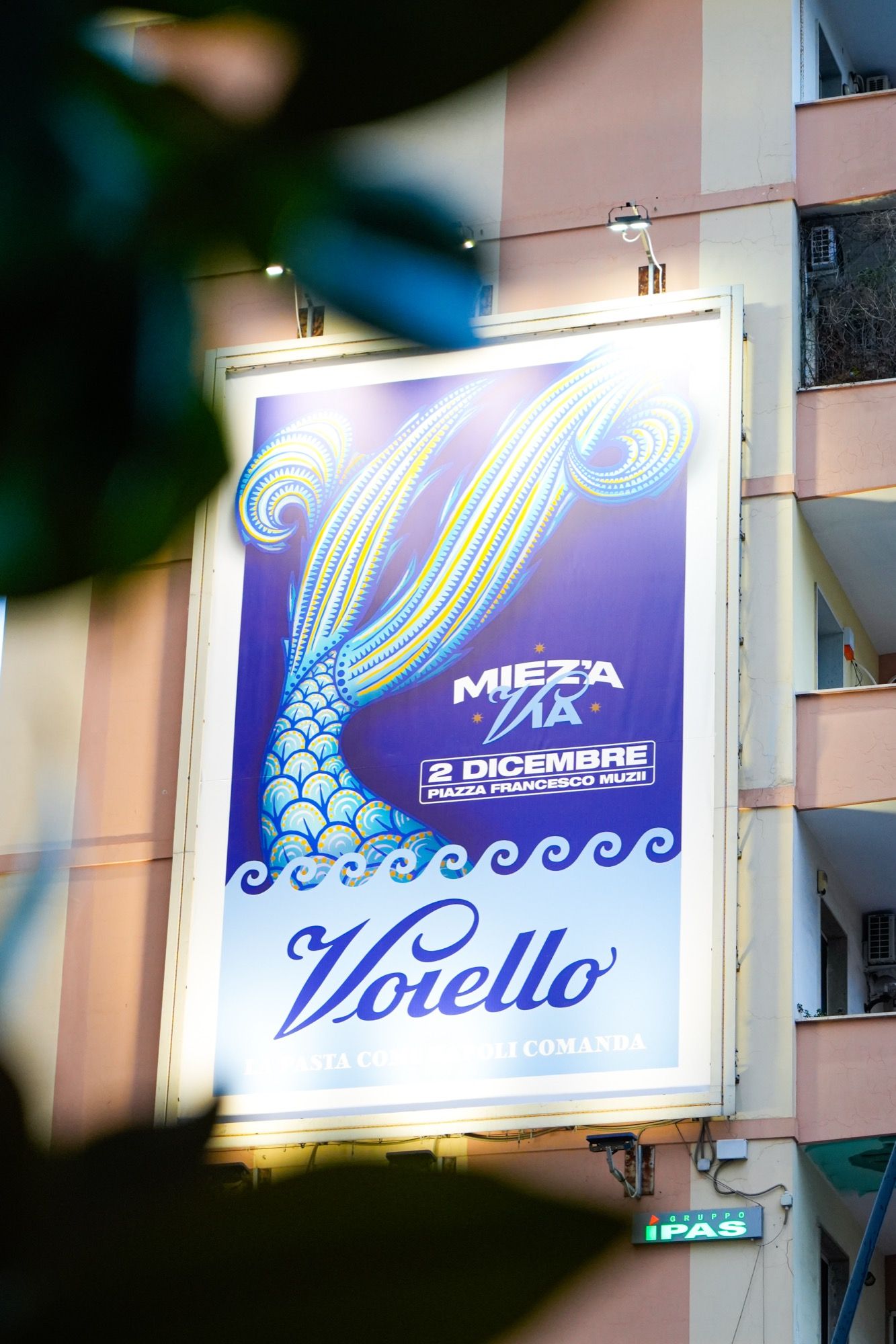 Voiello omaggia Napoli con il progetto MIEZ’A VIA Celebrando la napoletanità attraverso la street art | Image 478473