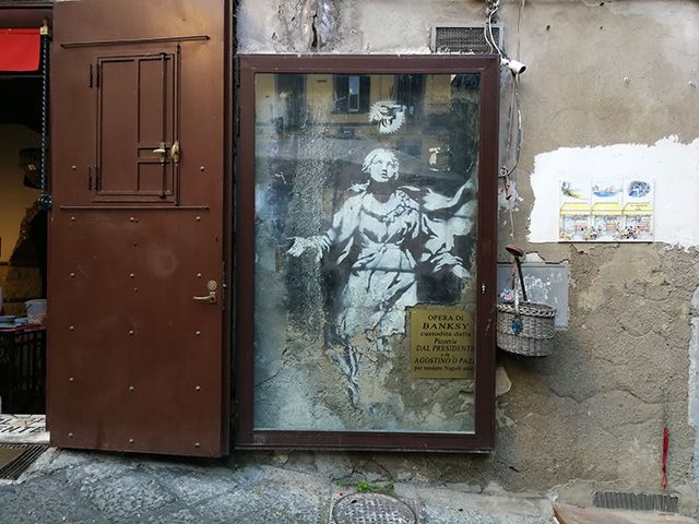 Voiello omaggia Napoli con il progetto MIEZ’A VIA Celebrando la napoletanità attraverso la street art | Image 478177