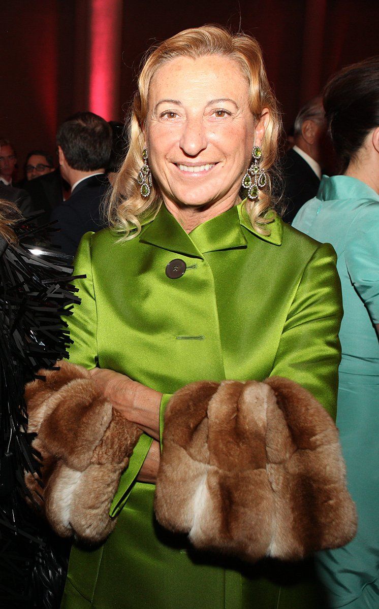 Hinh anh Mái tóc uốn sóng phong cách thập niên 60s của Miuccia Prada 1