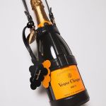 Anche gli scarti di champagne possono diventare pelletteria? La nuova sfida di Stella McCartney e Veuve Cliquot