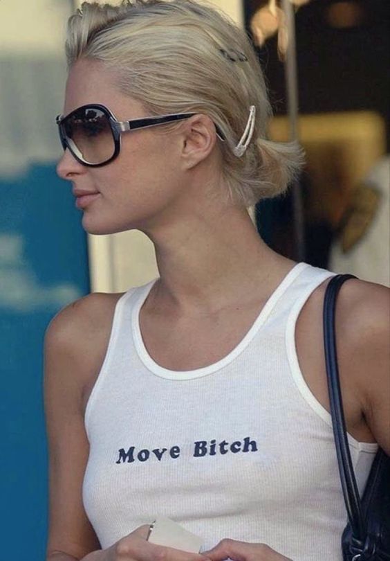 Le slogan tee più iconiche di sempre  Anche a distanza di anni, Paris Hilton rimane la regina indiscussa del clap back | Image 478504