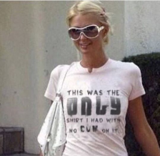 Le slogan tee più iconiche di sempre  Anche a distanza di anni, Paris Hilton rimane la regina indiscussa del clap back | Image 478501