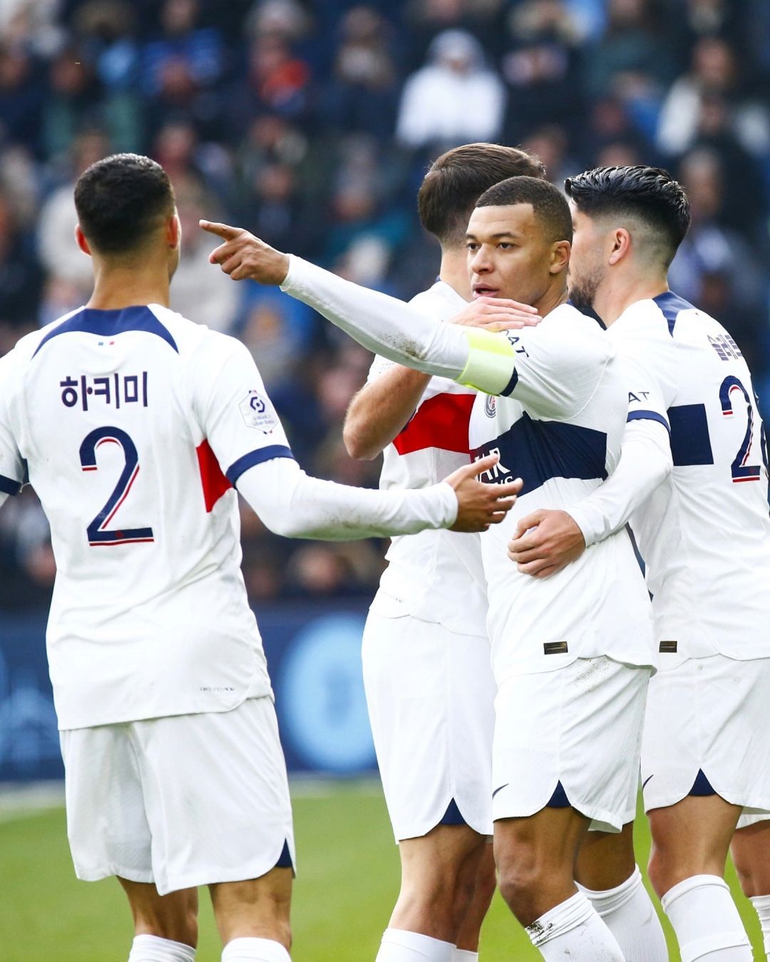 The Paris Saint-Germain jersey with South Korean characters Worn in the victory at Le Havre's home