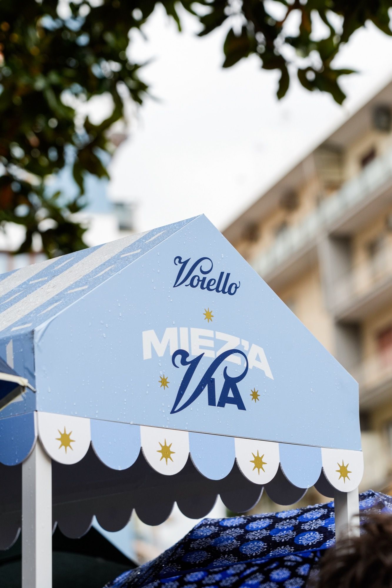 Voiello dedica un murale alla città di Napoli L’artista Leticia Mandragora firma Partenope, Madre dei quartieri di Napoli | Image 479254