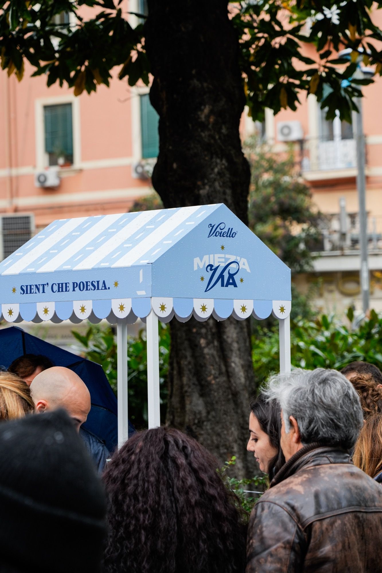 Voiello dedica un murale alla città di Napoli L’artista Leticia Mandragora firma Partenope, Madre dei quartieri di Napoli | Image 479248