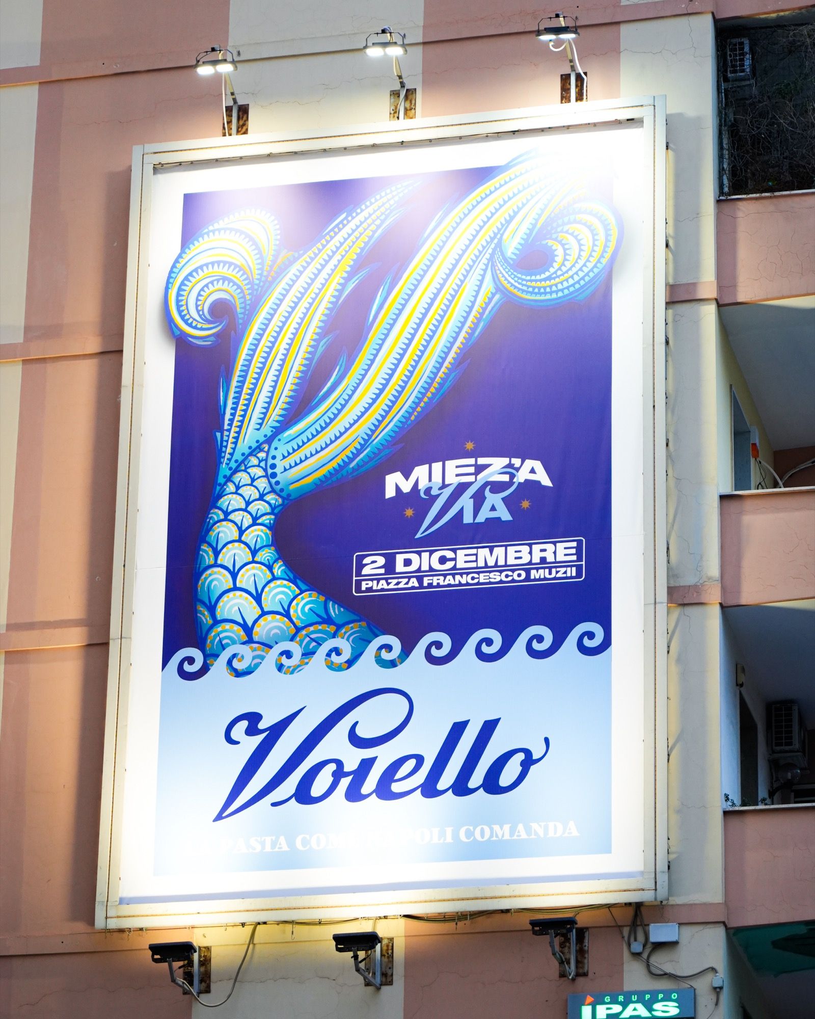 Voiello dedica un murale alla città di Napoli L’artista Leticia Mandragora firma Partenope, Madre dei quartieri di Napoli | Image 479226