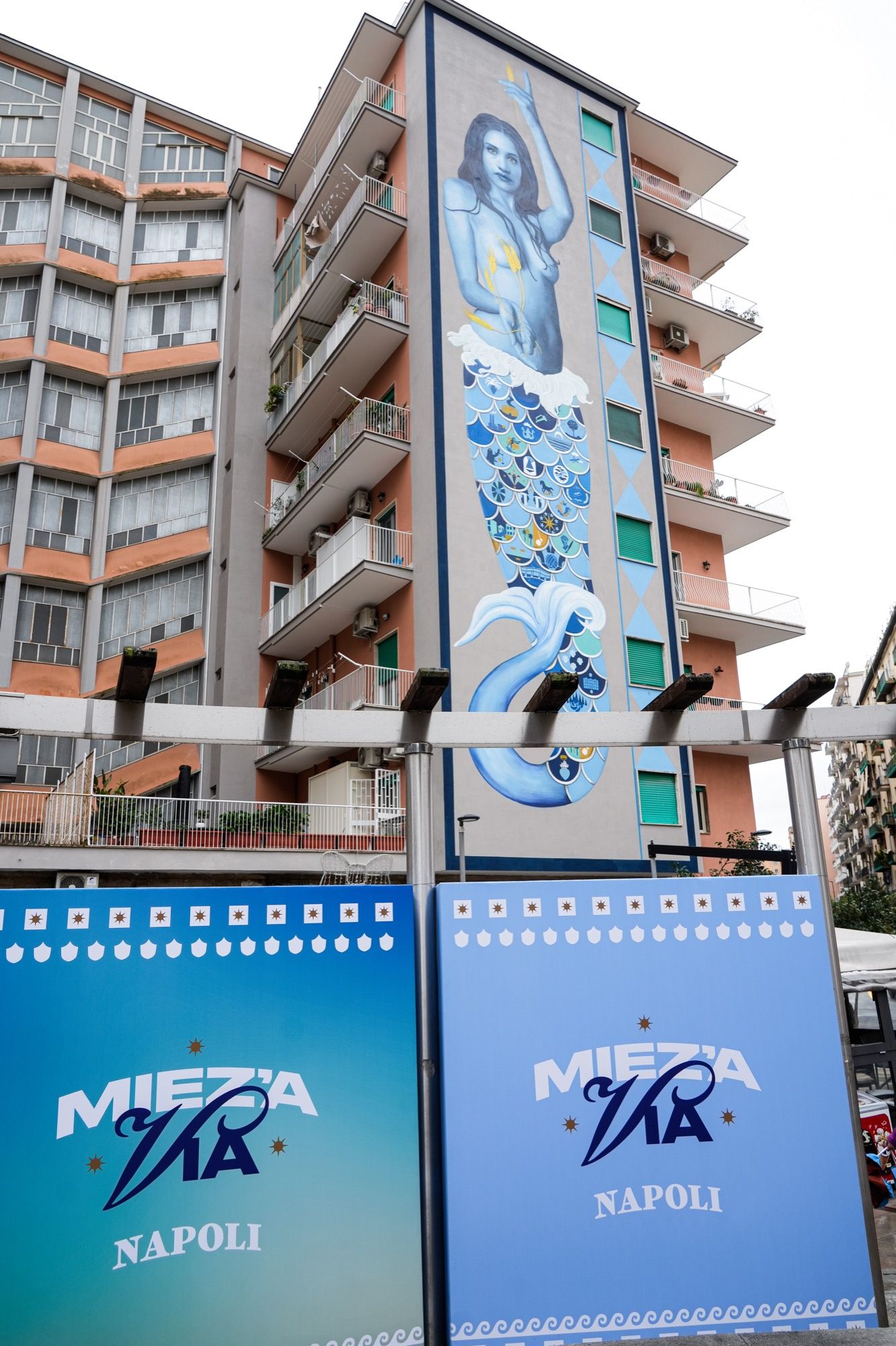 Voiello dedica un murale alla città di Napoli L’artista Leticia Mandragora firma Partenope, Madre dei quartieri di Napoli | Image 479238