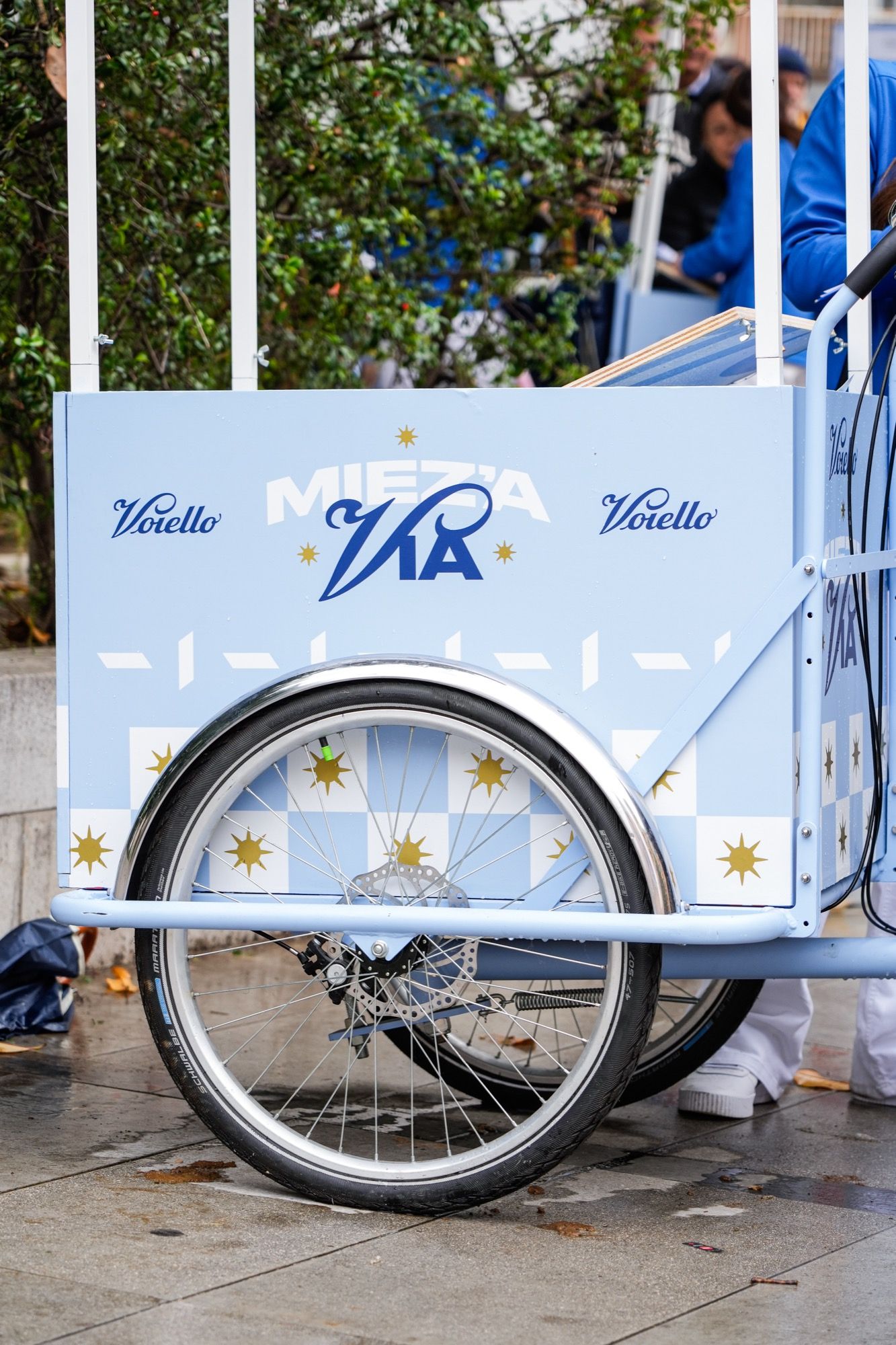 Voiello dedica un murale alla città di Napoli L’artista Leticia Mandragora firma Partenope, Madre dei quartieri di Napoli | Image 479230