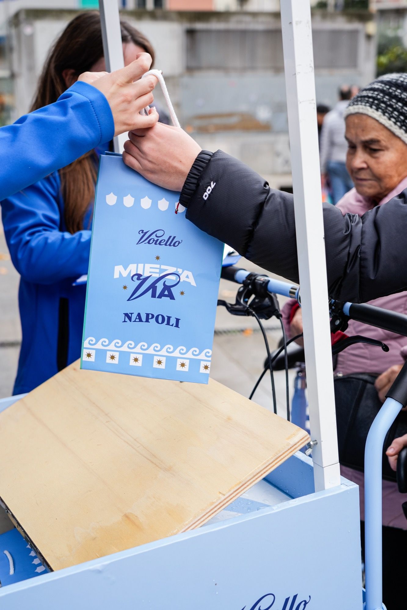 Voiello dedica un murale alla città di Napoli L’artista Leticia Mandragora firma Partenope, Madre dei quartieri di Napoli | Image 479229