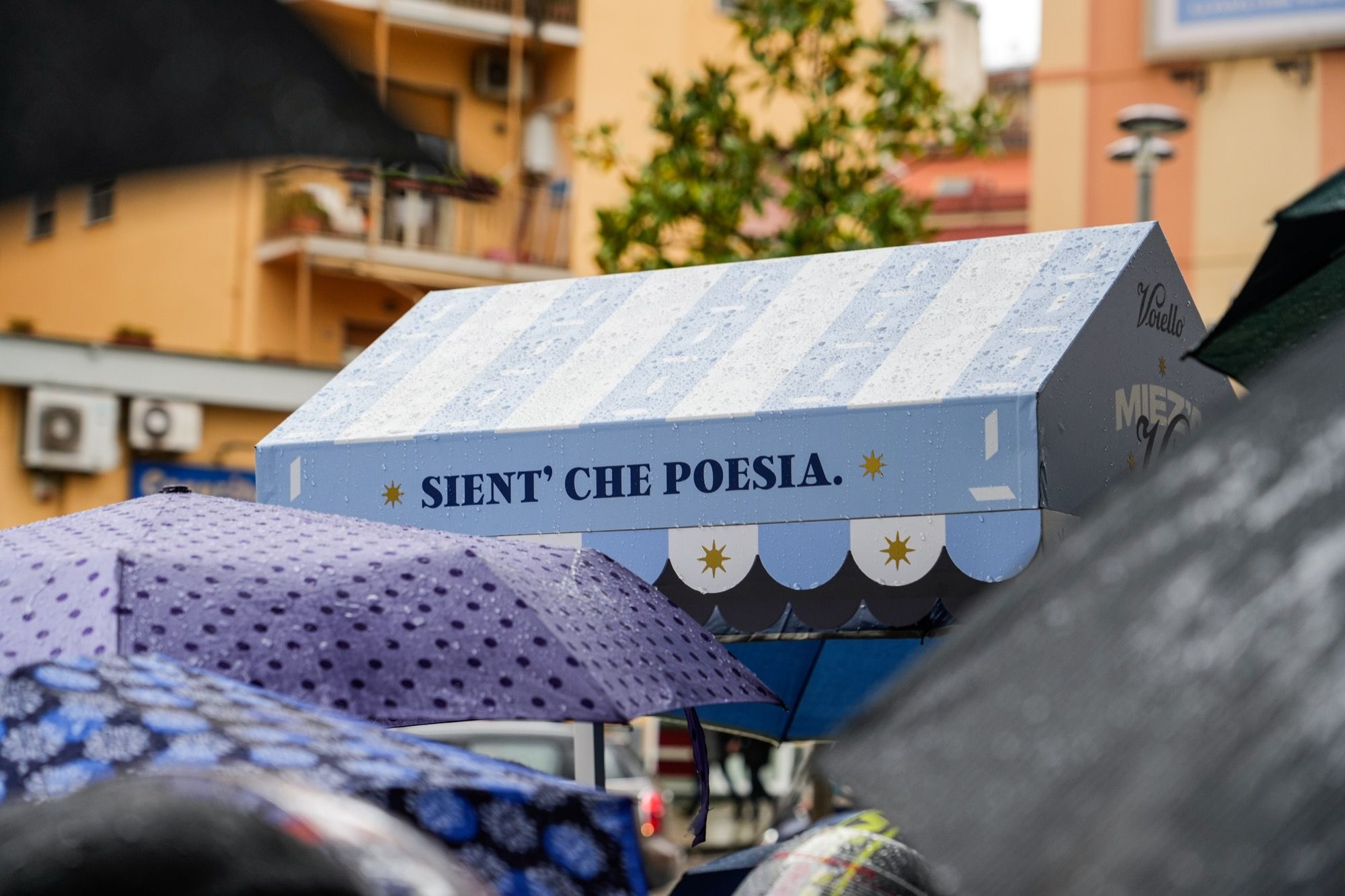 Voiello dedica un murale alla città di Napoli L’artista Leticia Mandragora firma Partenope, Madre dei quartieri di Napoli | Image 479256