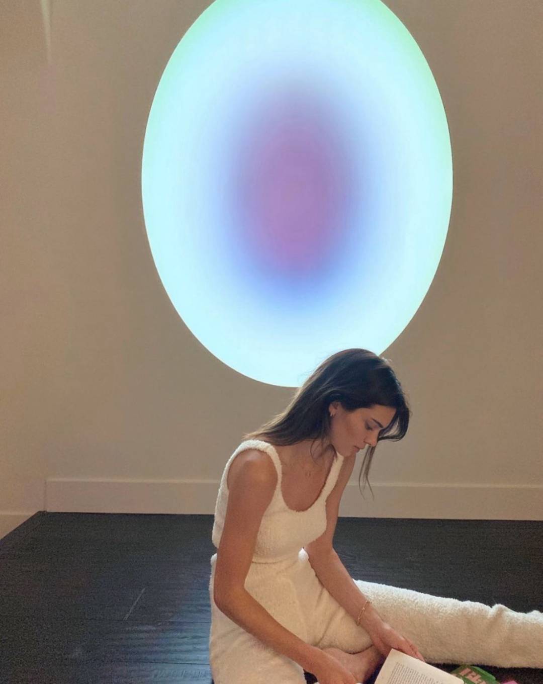 Taking photos of one's aura is the current trend Where does this phenomenon come from?