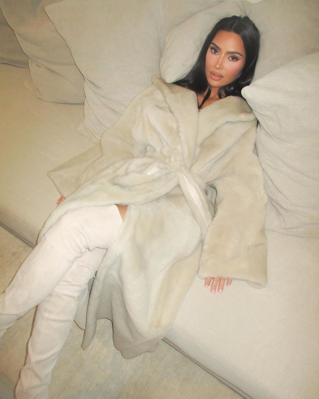 Kim Kardashian mente sui mobili del suo ufficio Una nuova occasione per mettere in pratica i suoi studi in legge