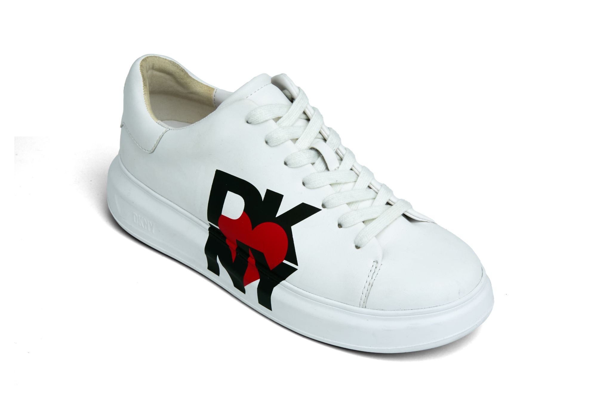 DKNY celebra lo stile e l'energia di New York a Milano La Heart of NY Capsule è pronta a conquistare i cuori di una nuova generazione | Image 496689