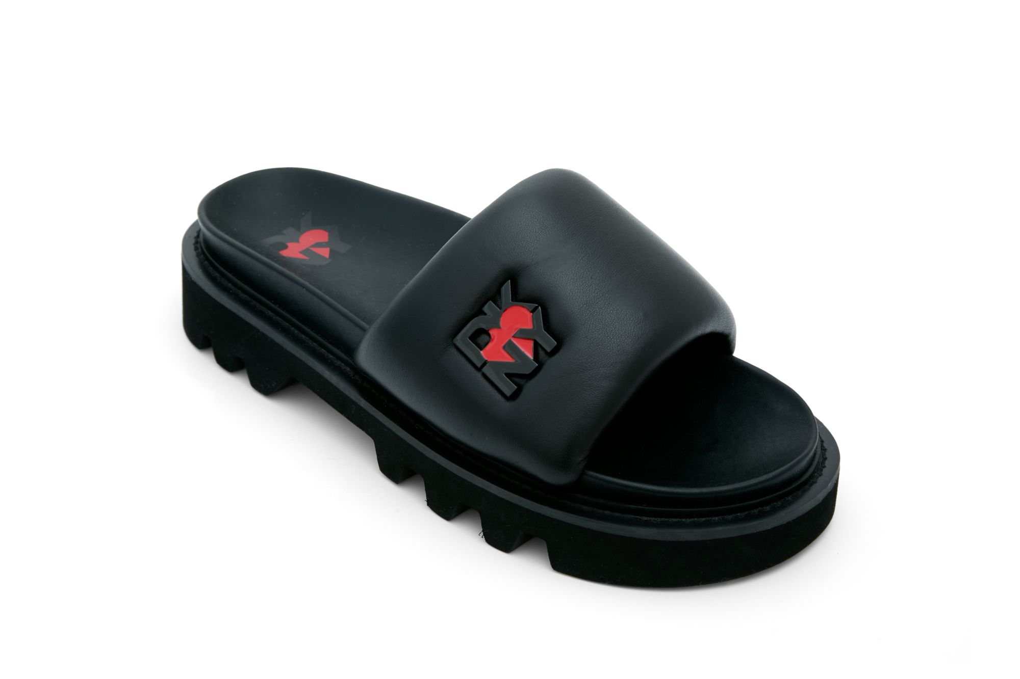 DKNY celebra lo stile e l'energia di New York a Milano La Heart of NY Capsule è pronta a conquistare i cuori di una nuova generazione | Image 496686