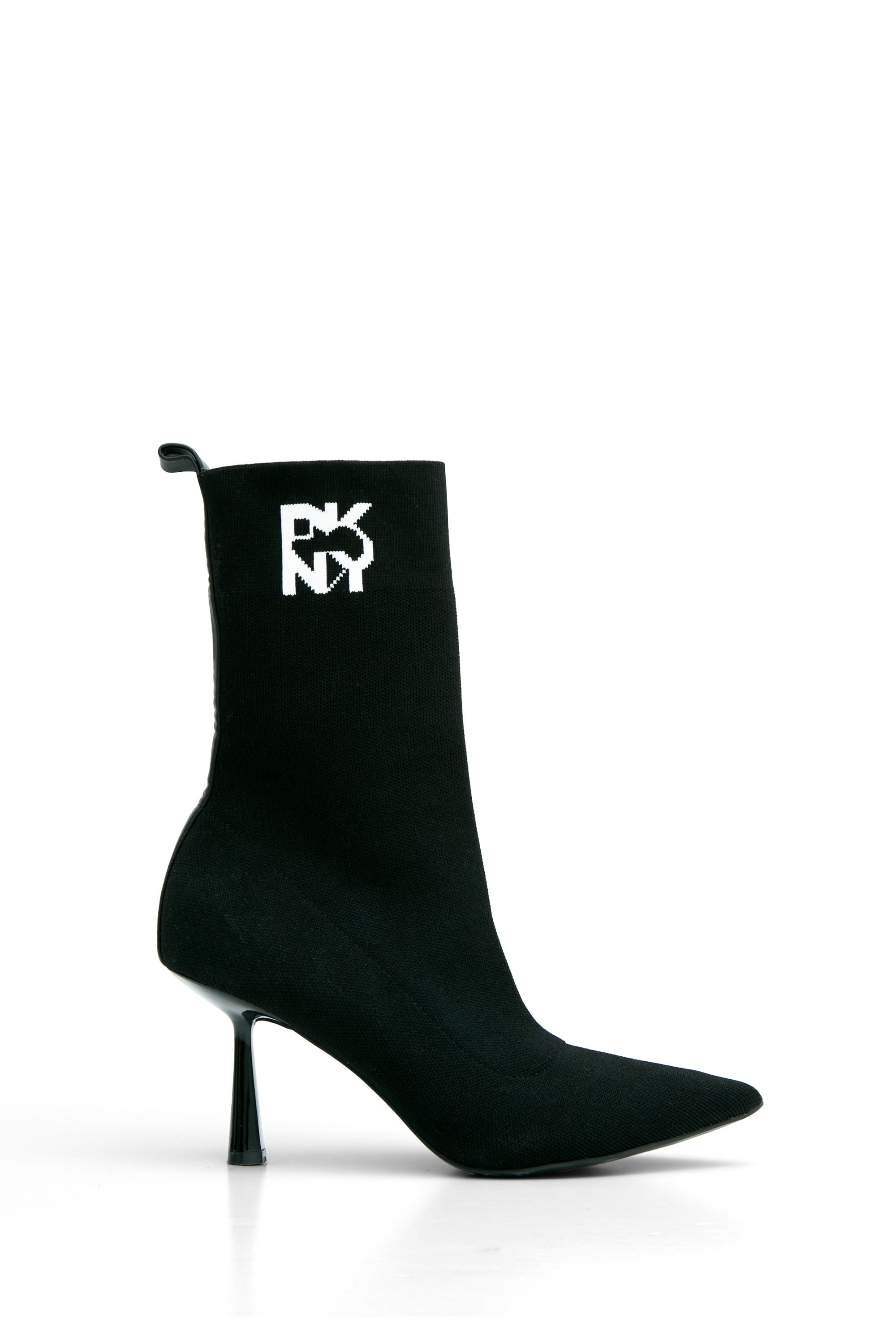 DKNY celebra lo stile e l'energia di New York a Milano La Heart of NY Capsule è pronta a conquistare i cuori di una nuova generazione | Image 496681