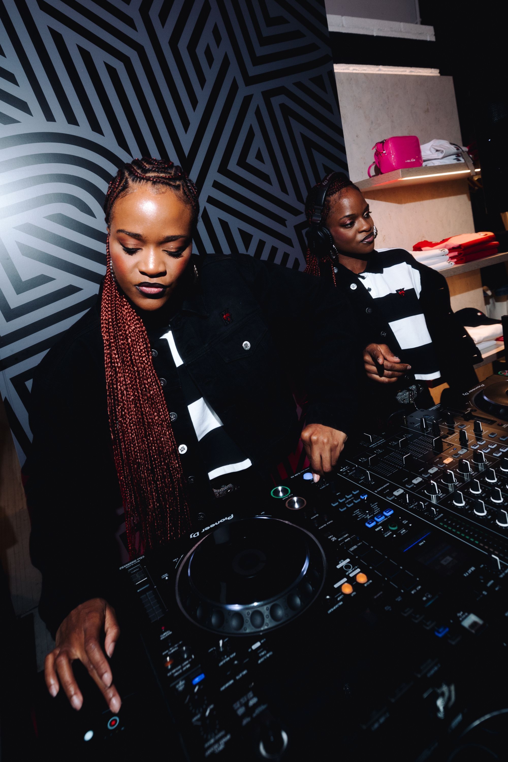 DKNY celebra lo stile e l'energia di New York a Milano La Heart of NY Capsule è pronta a conquistare i cuori di una nuova generazione | Image 497296