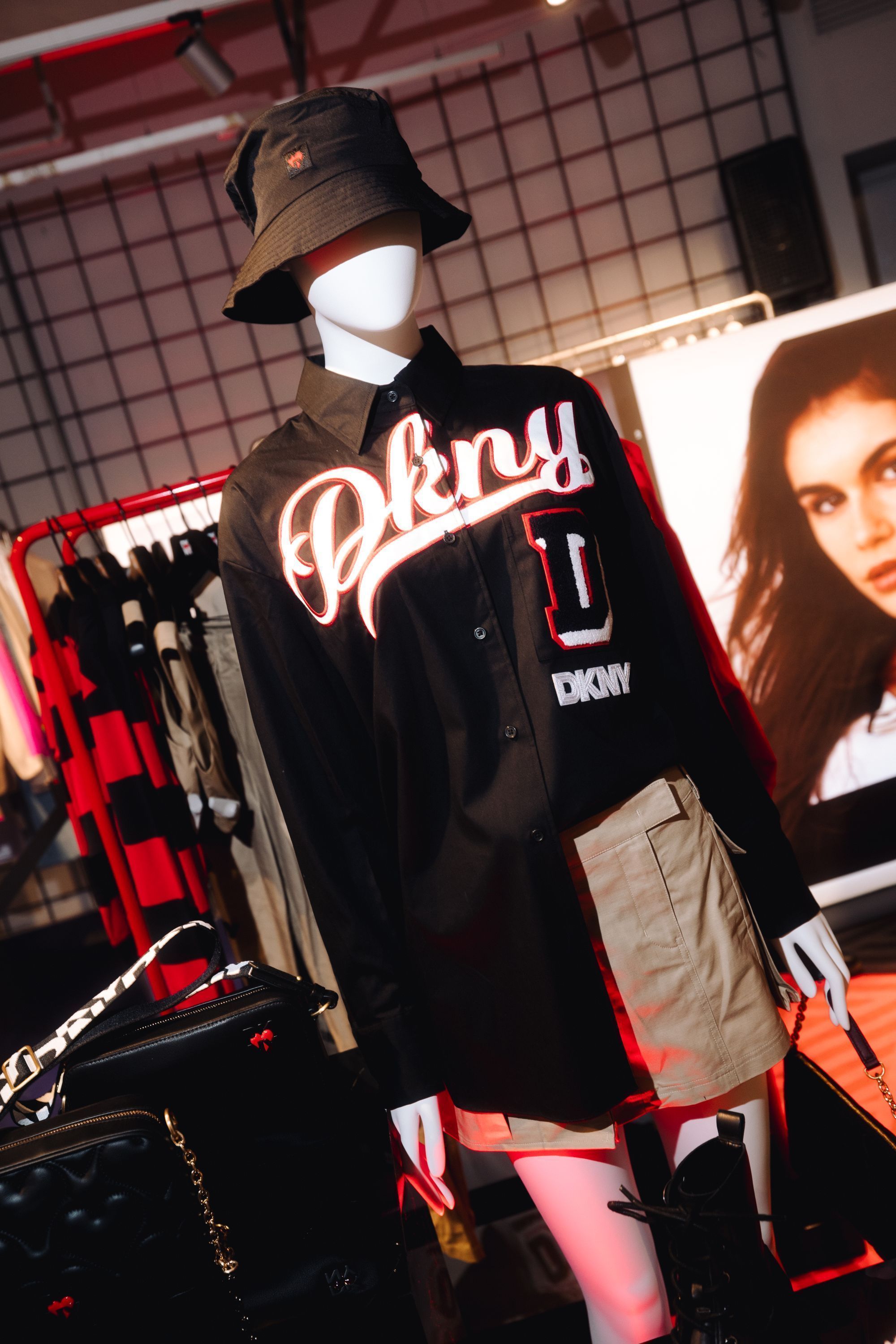 DKNY celebra lo stile e l'energia di New York a Milano La Heart of NY Capsule è pronta a conquistare i cuori di una nuova generazione | Image 497289