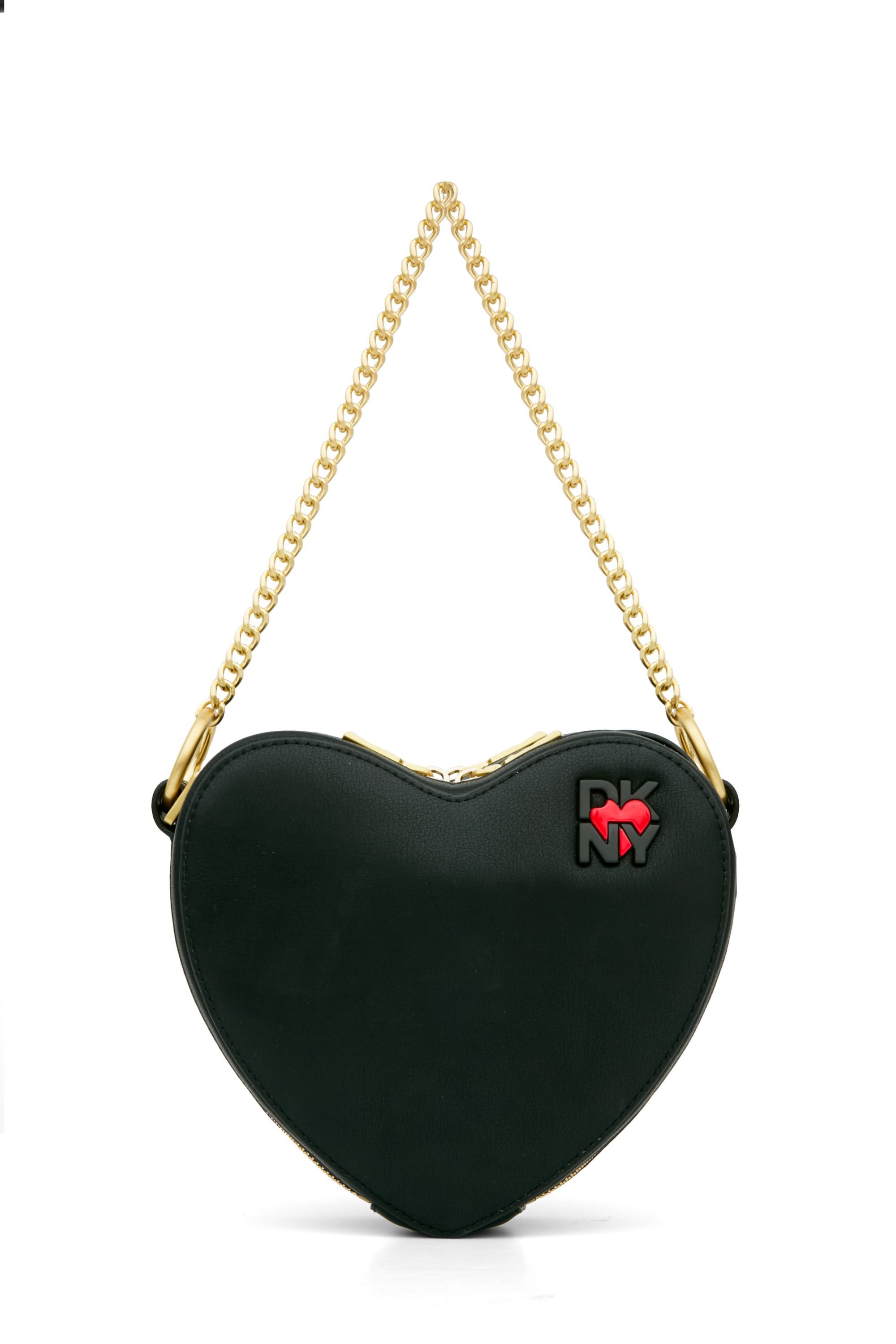 DKNY celebra lo stile e l'energia di New York a Milano La Heart of NY Capsule è pronta a conquistare i cuori di una nuova generazione | Image 496675