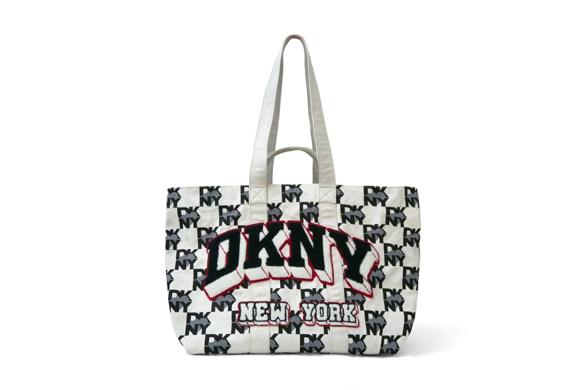 DKNY celebra lo stile e l'energia di New York a Milano La Heart of NY Capsule è pronta a conquistare i cuori di una nuova generazione | Image 496679