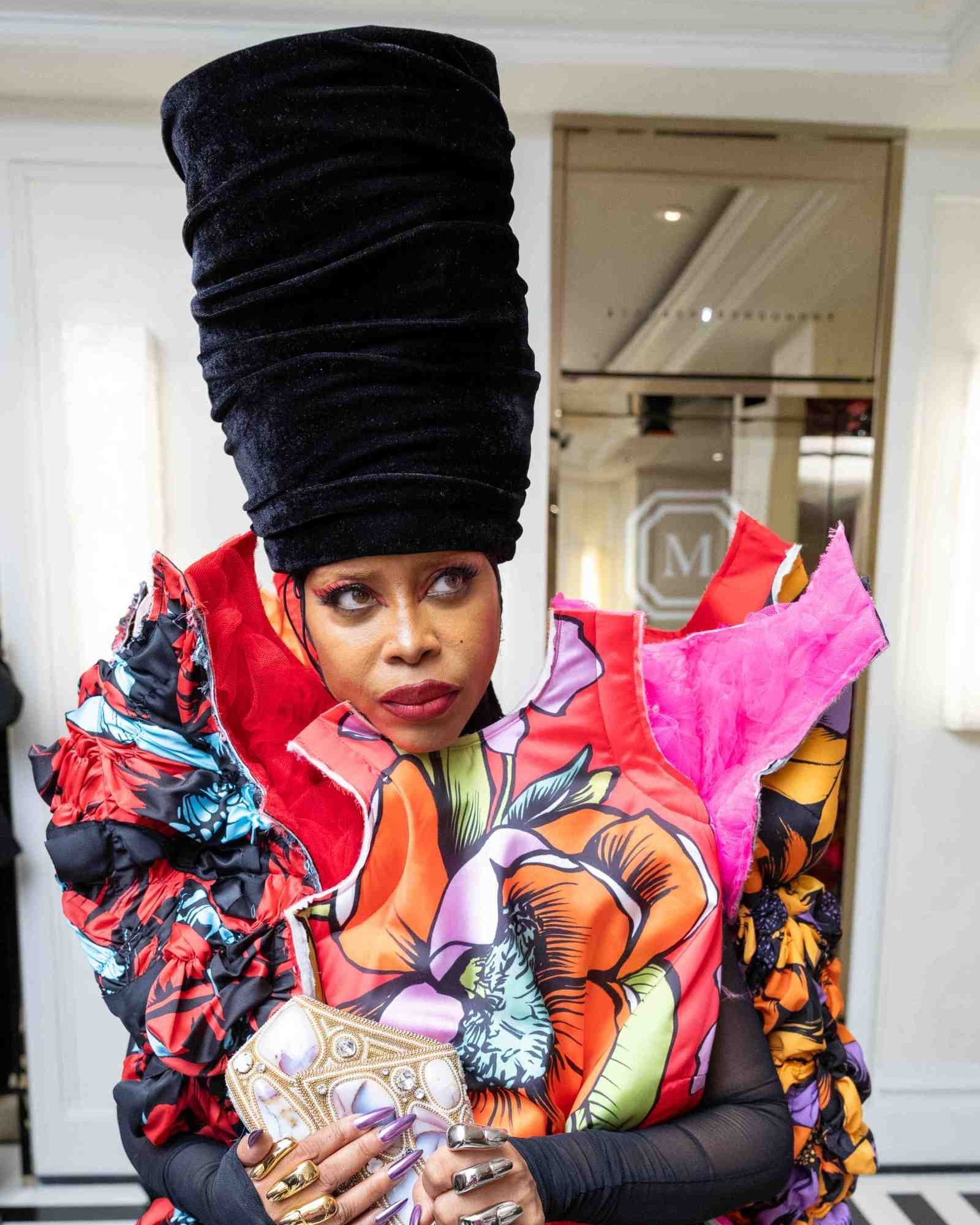 La storia dei cappelli di Erykah Badu  Come la regina dell’R&B ha trovato il suo look
