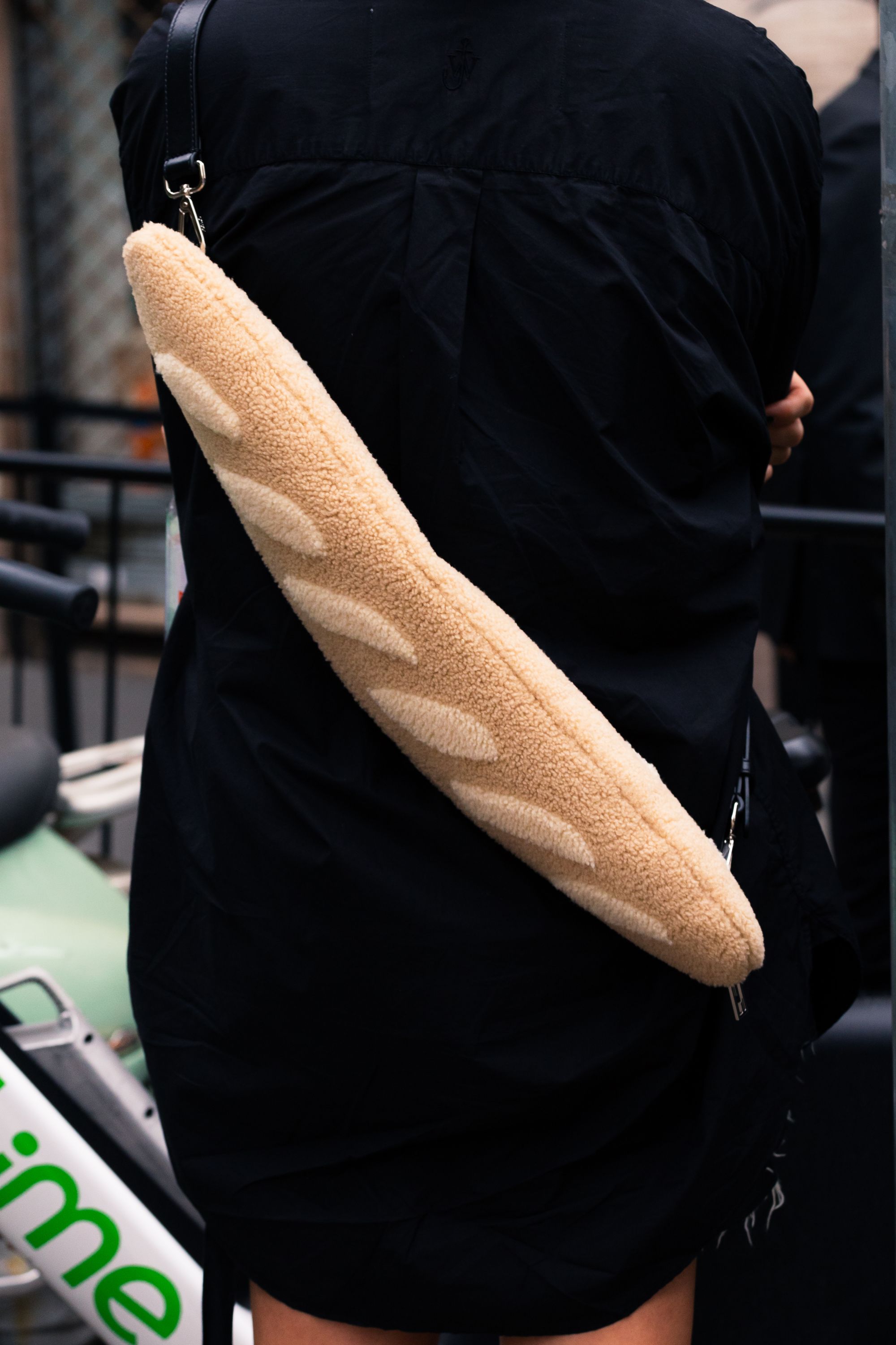 The most interesting beauty looks from Milan Fashion Week Street style between minimalism and maximalism, with an eye on accessories | Image 508302