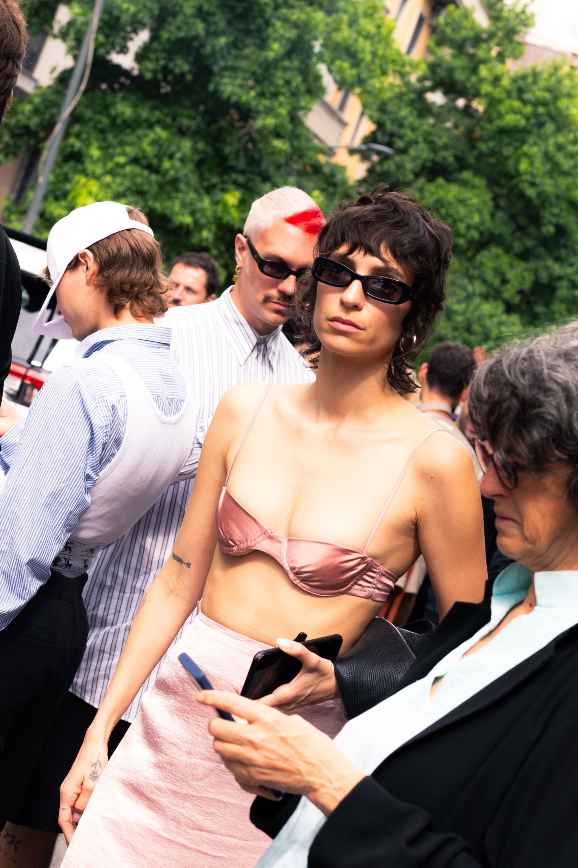 The most interesting beauty looks from Milan Fashion Week Street style between minimalism and maximalism, with an eye on accessories | Image 508293