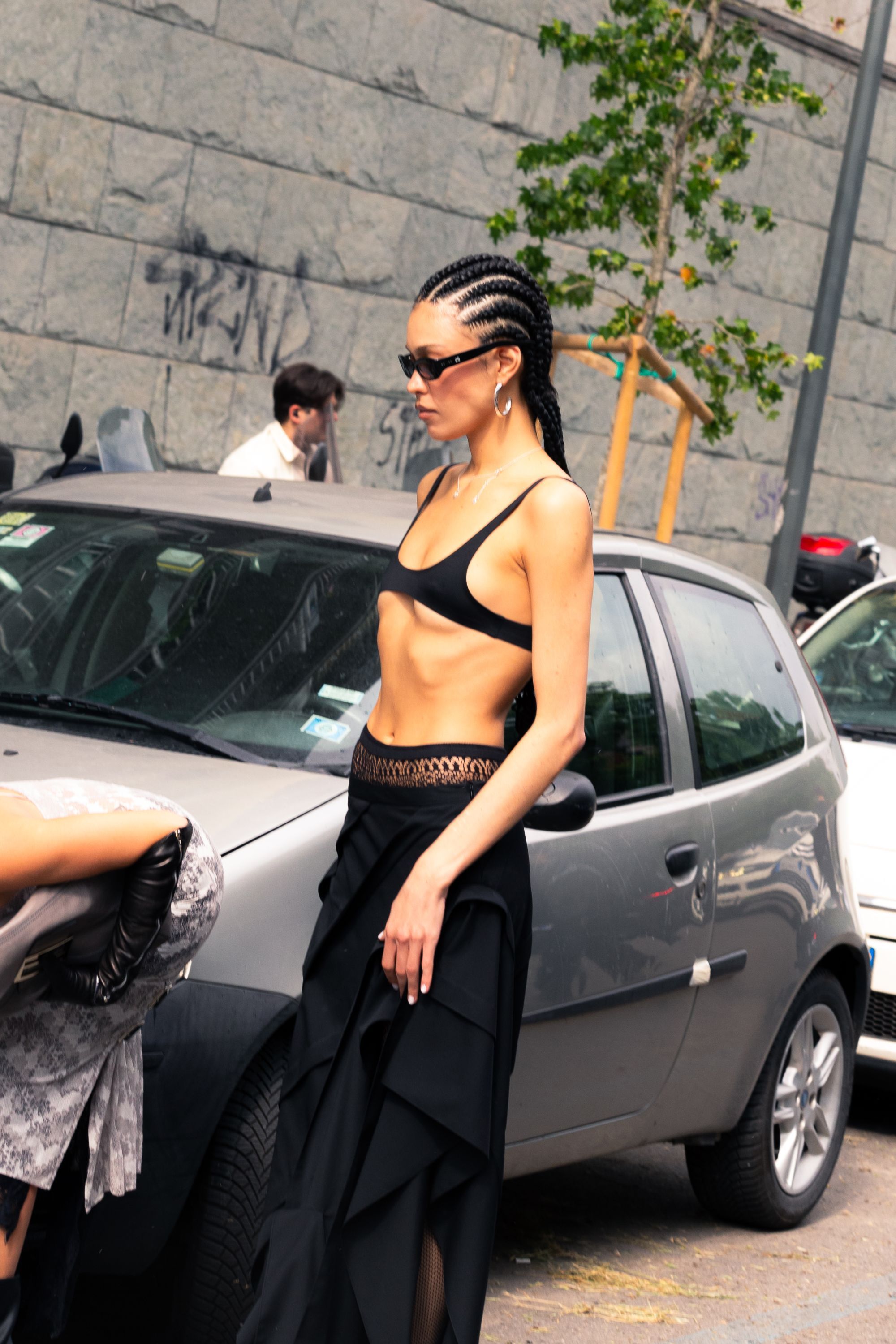 The most interesting beauty looks from Milan Fashion Week Street style between minimalism and maximalism, with an eye on accessories | Image 508292