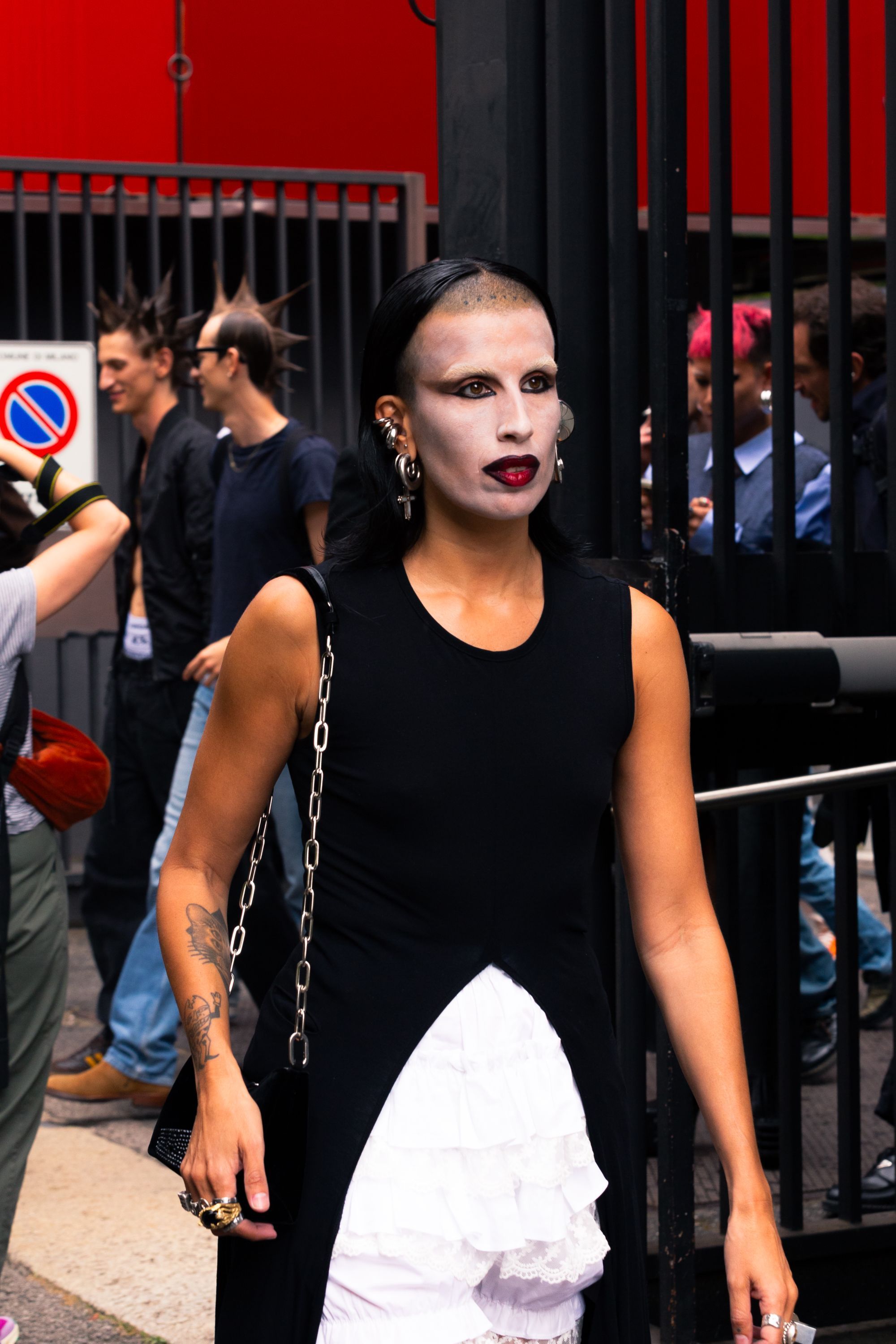 The most interesting beauty looks from Milan Fashion Week Street style between minimalism and maximalism, with an eye on accessories | Image 508290
