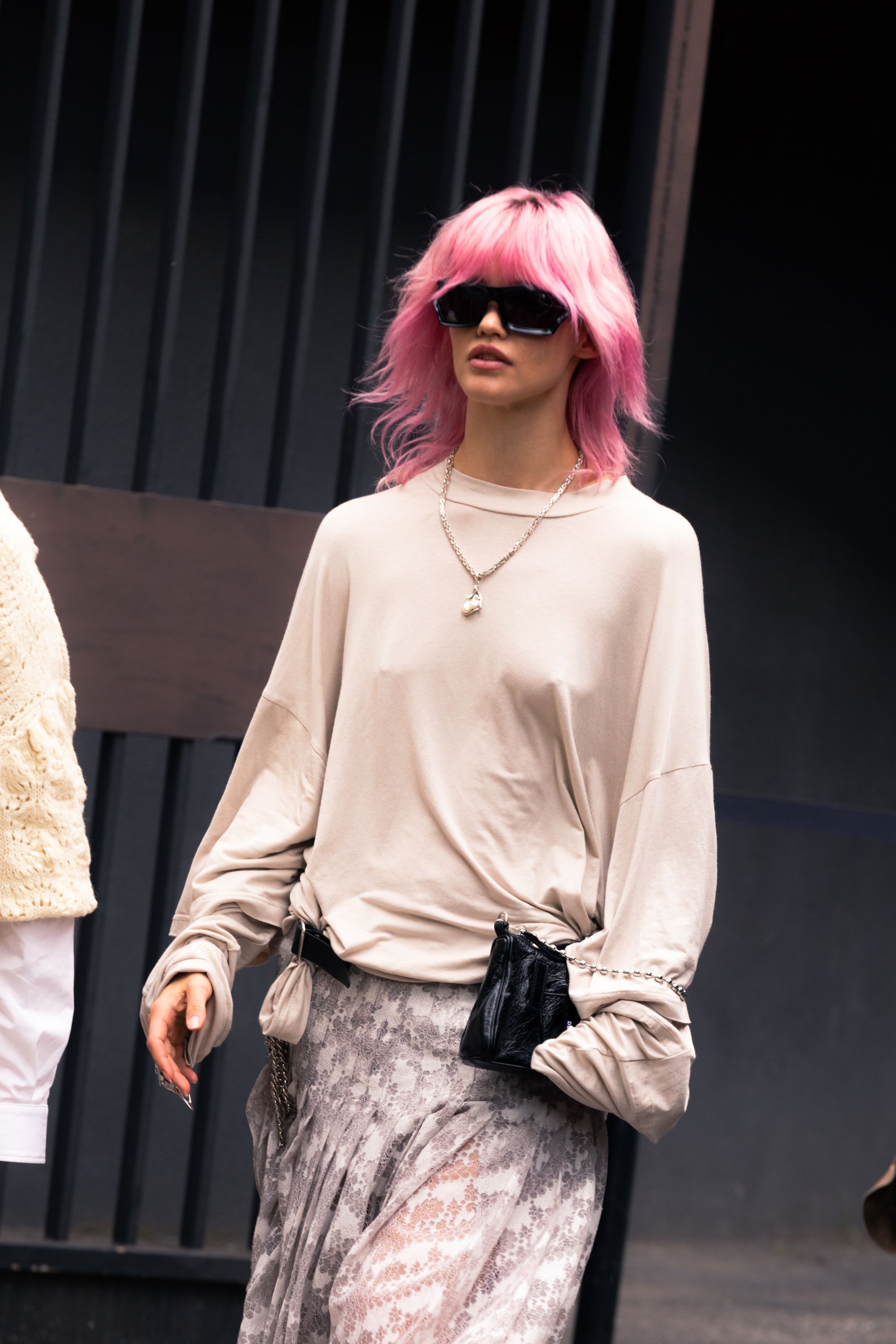 The most interesting beauty looks from Milan Fashion Week Street style between minimalism and maximalism, with an eye on accessories | Image 508289