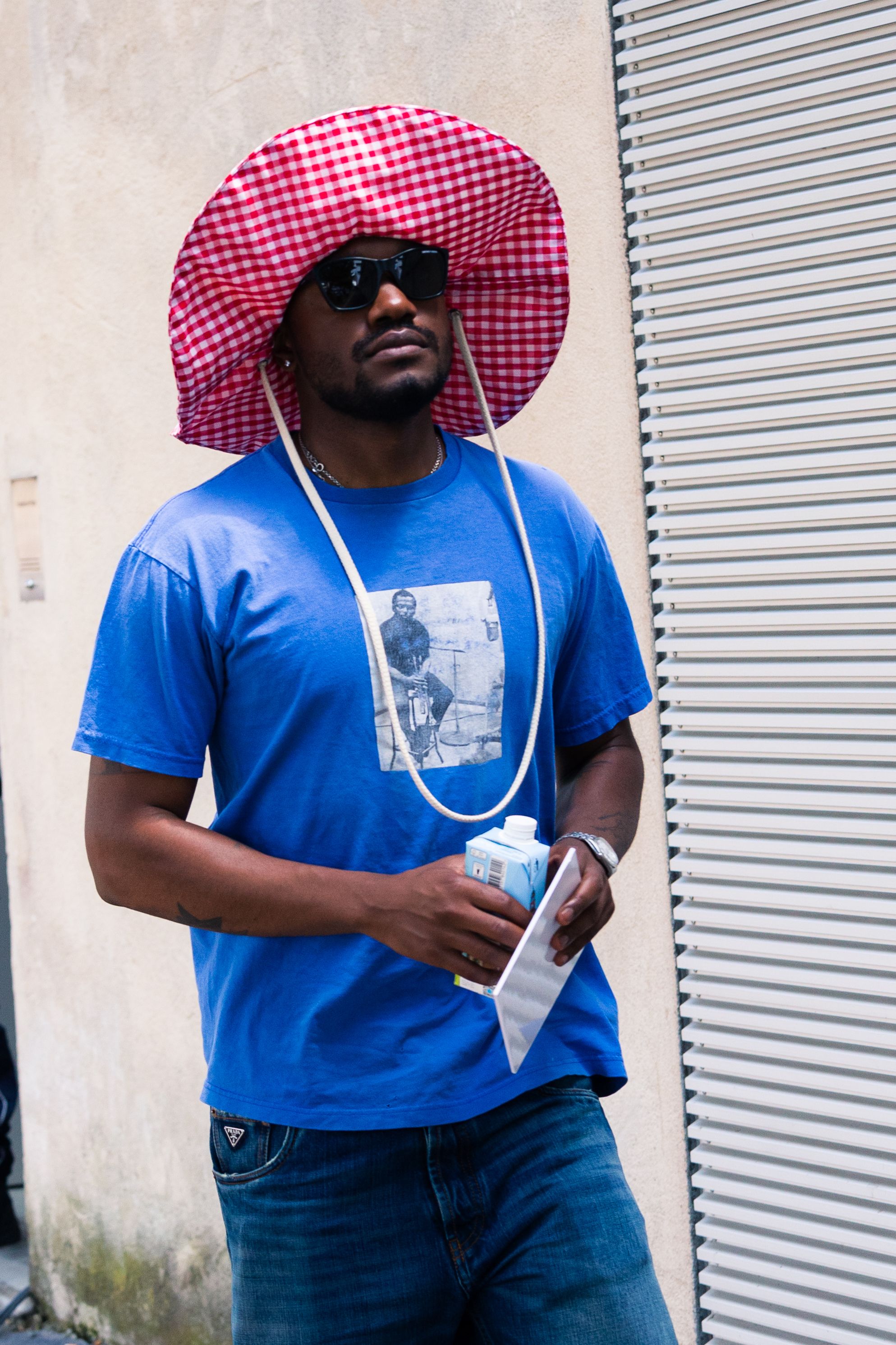 The most interesting beauty looks from Milan Fashion Week Street style between minimalism and maximalism, with an eye on accessories | Image 508314