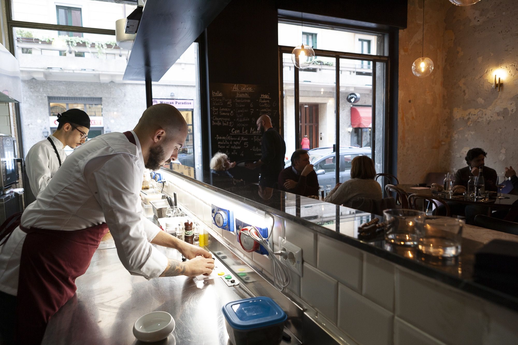 Due motivi per scoprire Mater Bistrot A Milano, la cucina sostenibile e i vini naturali di Giuseppe Pillone e Salvatore Giannone | Image 520484