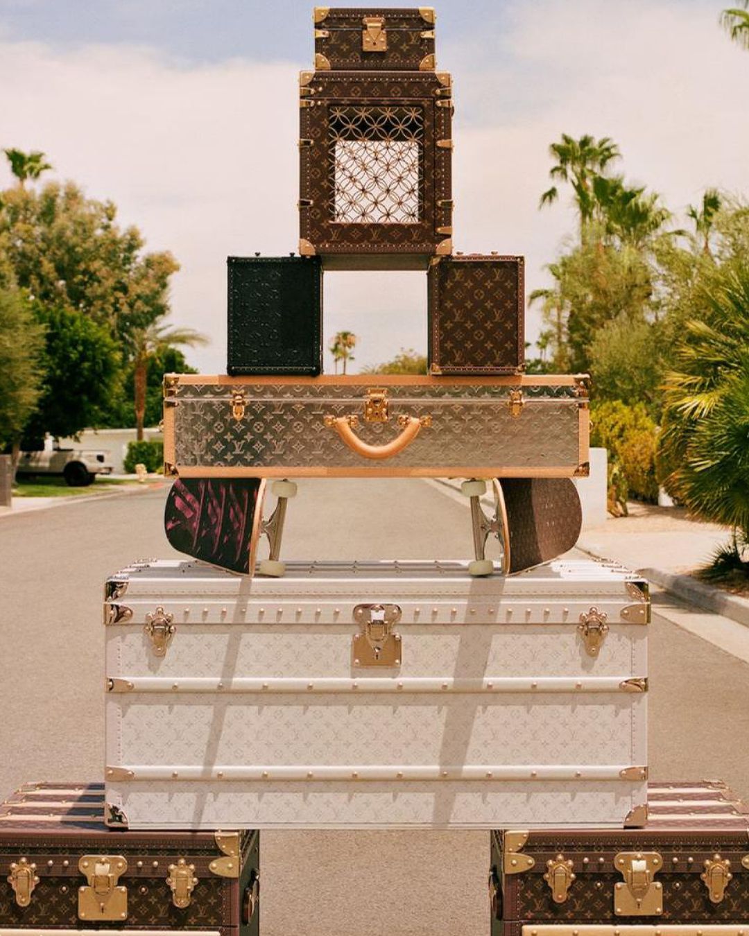 Comment les bagages se sont imposés comme les rois du luxe expérientiel Des malles Louis Vuitton en 1858 aux valises high tech en 2024