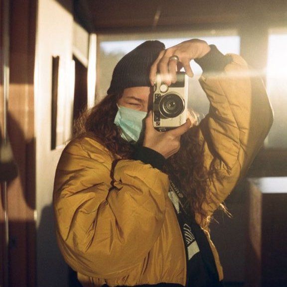 L’amore della Gen Z e dei Millennial per l’analogico sta risollevando la fotografia Dopo i dumb phone, la riscossa delle macchine fotografiche retrò | Image 523330