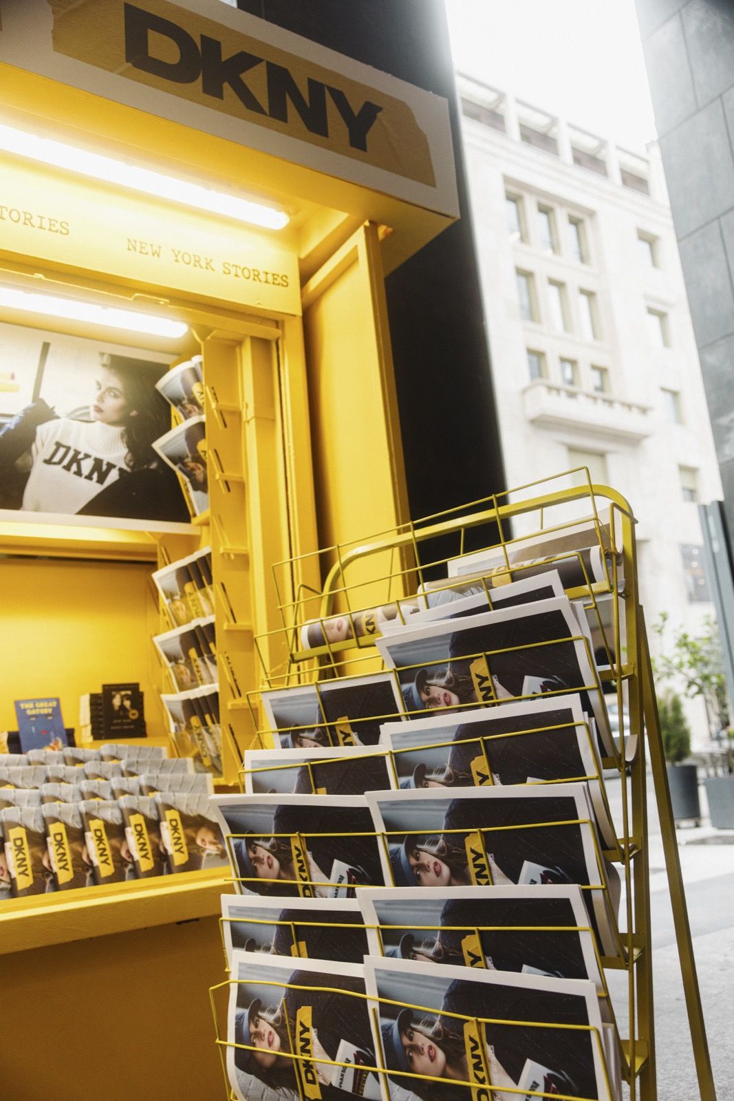 A personalized kiosk dedicated to books during Milan Fashion Week, celebrating the stories of New York City Thanks to DKNY | Image 530226