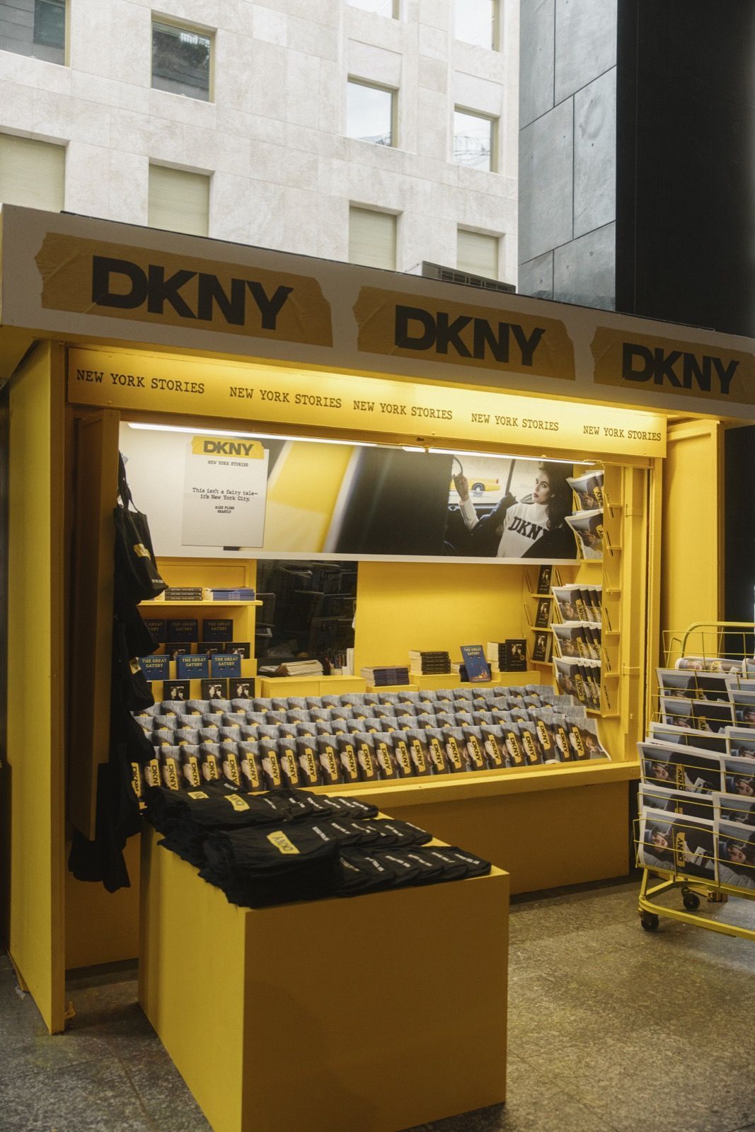 A personalized kiosk dedicated to books during Milan Fashion Week, celebrating the stories of New York City Thanks to DKNY | Image 530224