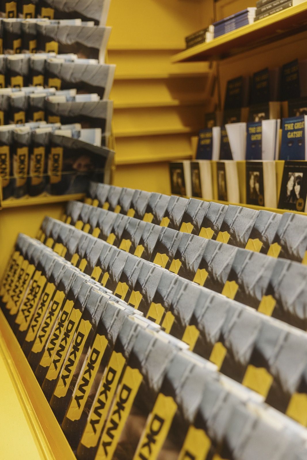 A personalized kiosk dedicated to books during Milan Fashion Week, celebrating the stories of New York City Thanks to DKNY | Image 530221
