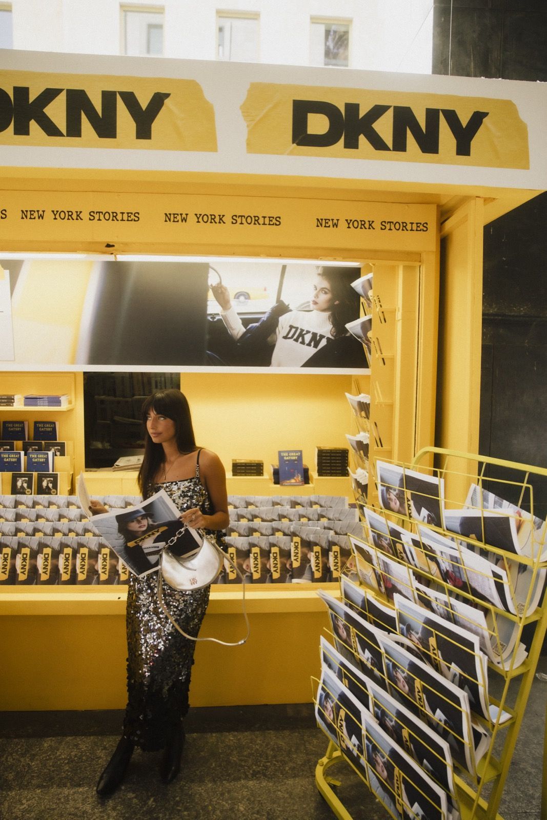 A personalized kiosk dedicated to books during Milan Fashion Week, celebrating the stories of New York City Thanks to DKNY | Image 530318