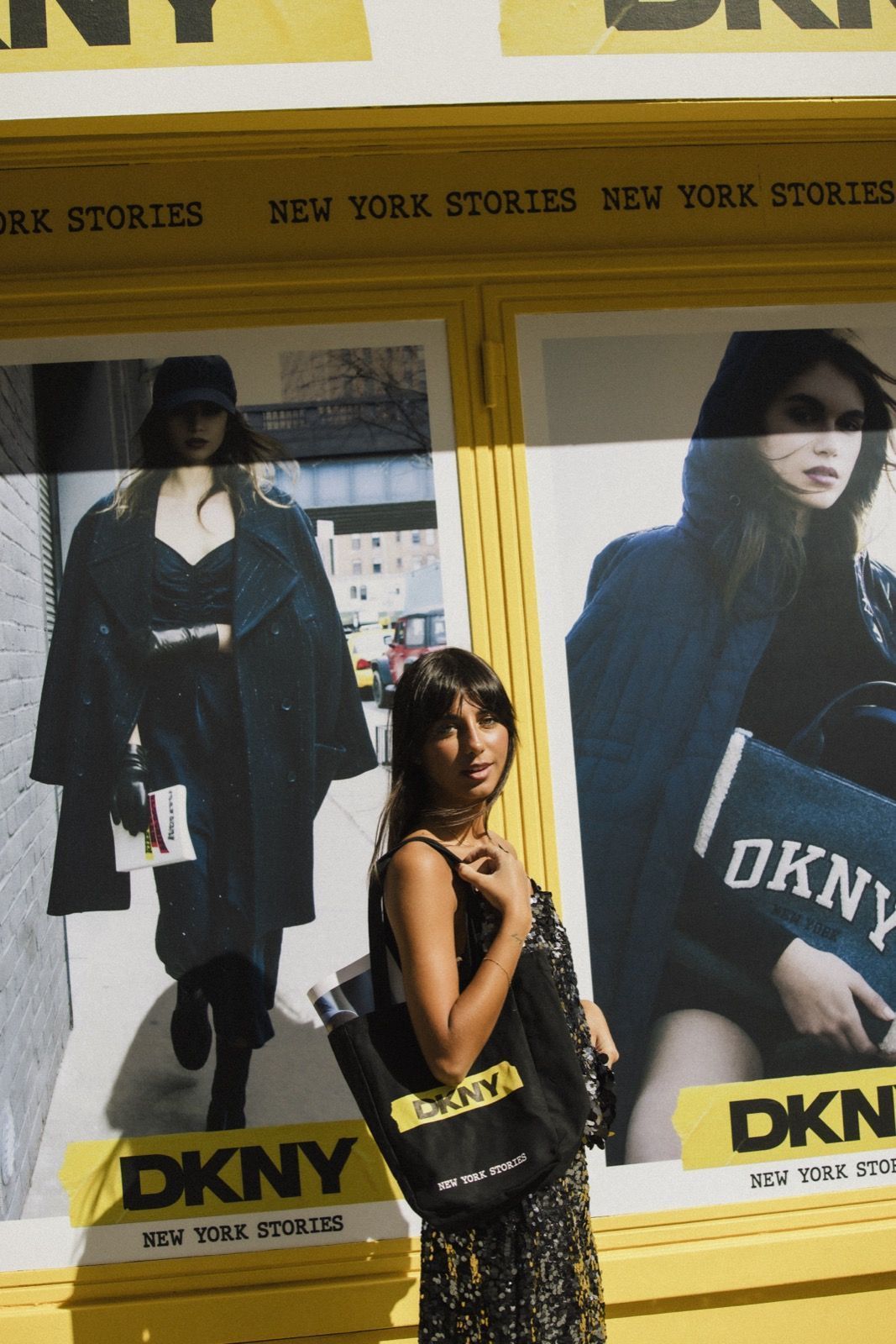 A personalized kiosk dedicated to books during Milan Fashion Week, celebrating the stories of New York City Thanks to DKNY | Image 530315
