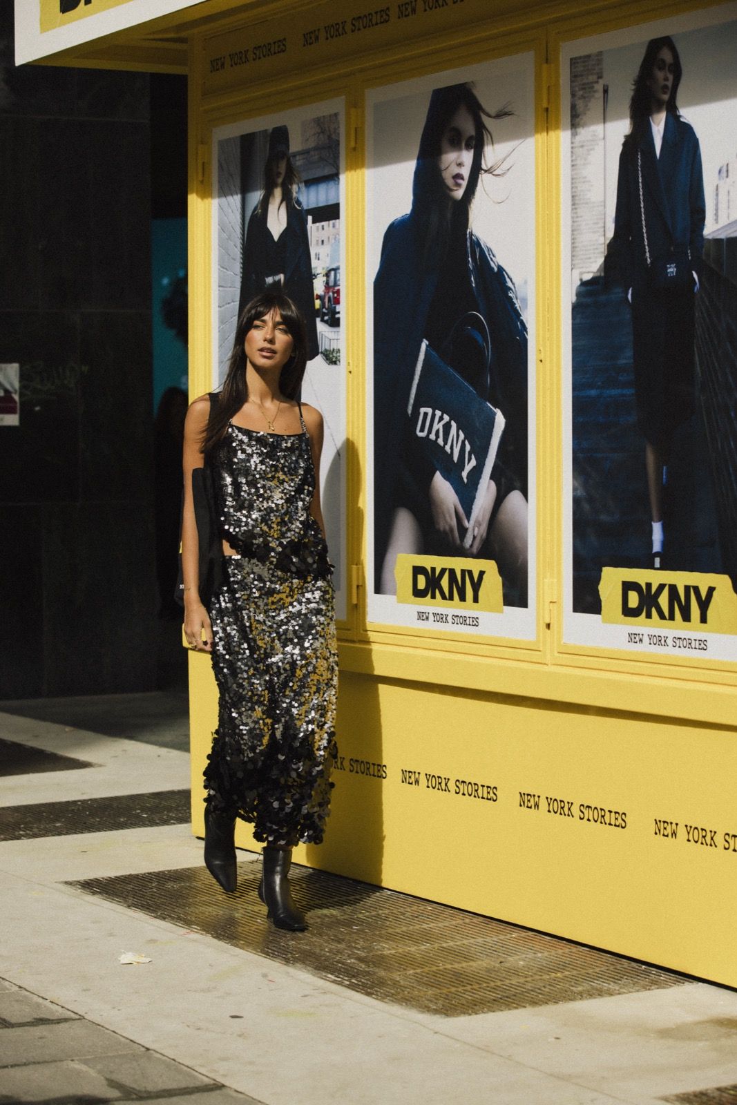 A personalized kiosk dedicated to books during Milan Fashion Week, celebrating the stories of New York City Thanks to DKNY | Image 530313