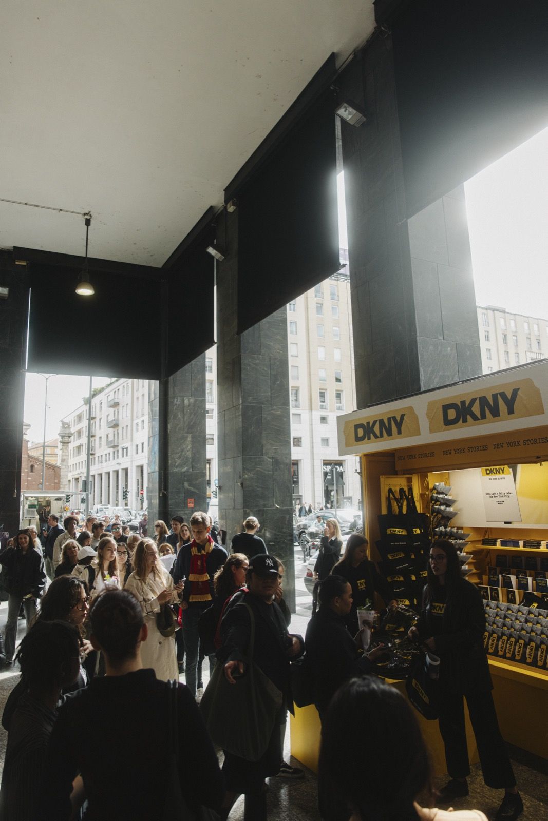 A personalized kiosk dedicated to books during Milan Fashion Week, celebrating the stories of New York City Thanks to DKNY | Image 530311